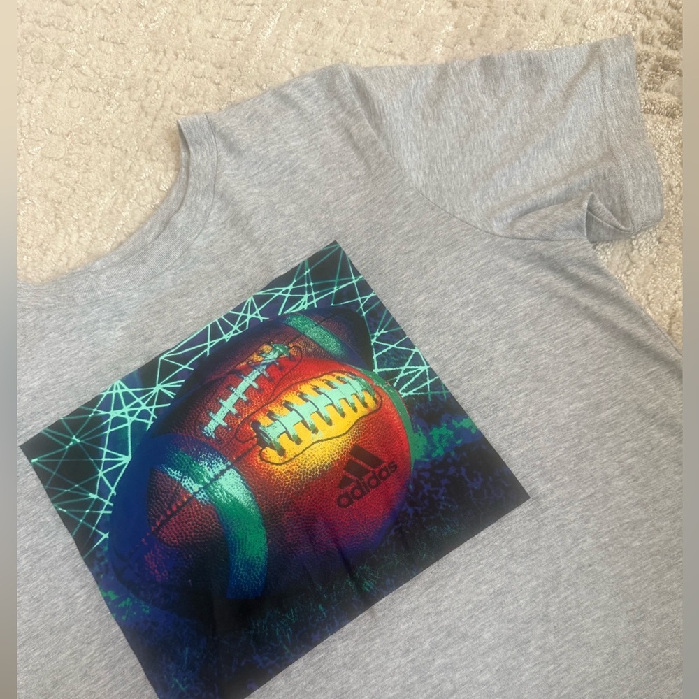 Adidas YOUTH XL Gray Tee Football Graphic